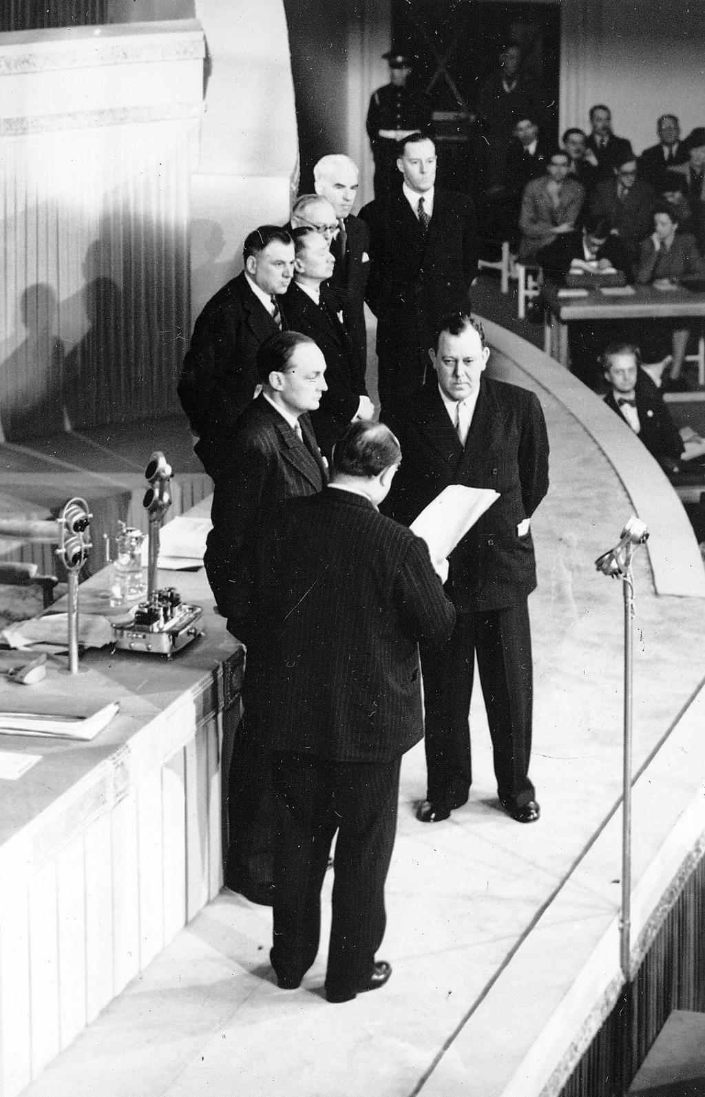 Trygve Lie innsettes som FNs generalsekretær i 1946. Foto.