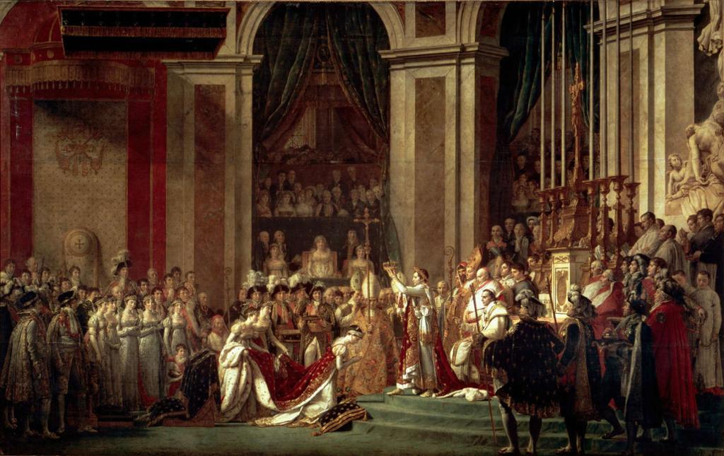 Pyntede mennesker, kvinner, menn og geistlige, står og beundrer akten der Napoleon kroner sin vakre hustru som kneler foran ham under et guddommelig lys. Maleri.