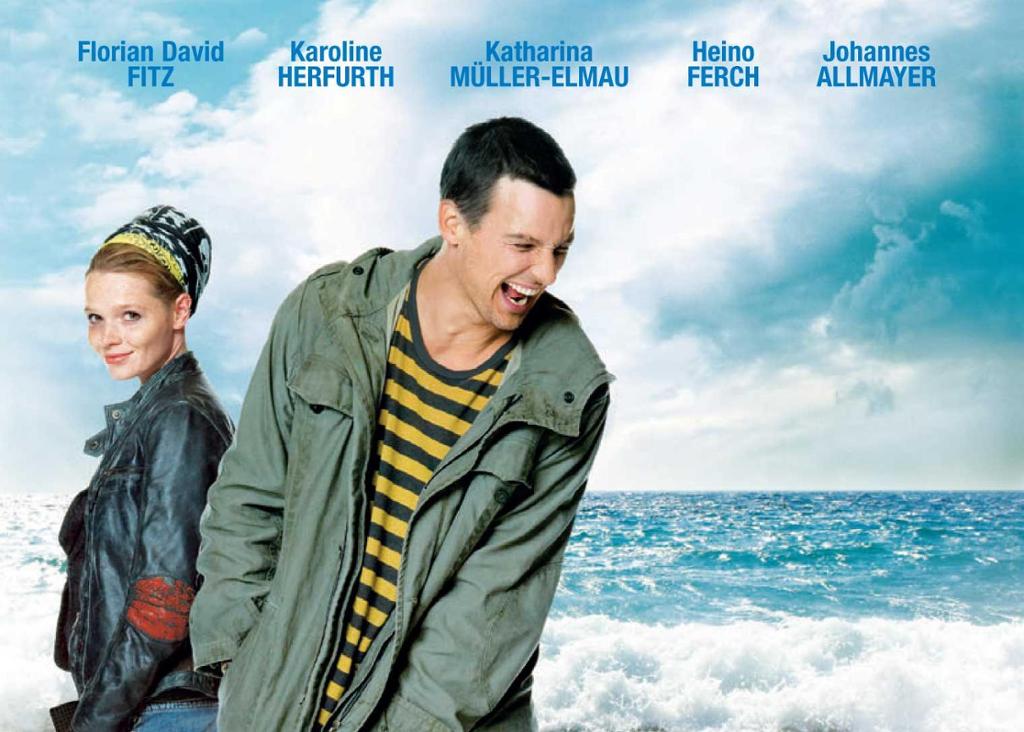 Filmplakat til filmen Vincent vil ha(v) som viser rollefigurane Marie og Vincent ved havet. Marie smiler, Vincent ler høgt. Foto.