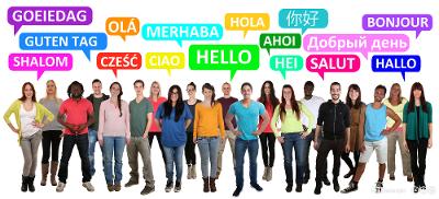 En illustrasjon av mange mennesker som hilser på ulike språk. 