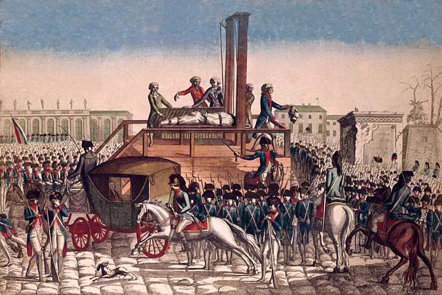 Kong Ludvig 16. blir henrettet i giljotinen. En stor mengde soldater på plassen rundt giljotinen ser kongens hode bli løftet fram etter halshuggingen. Kunstverk. 