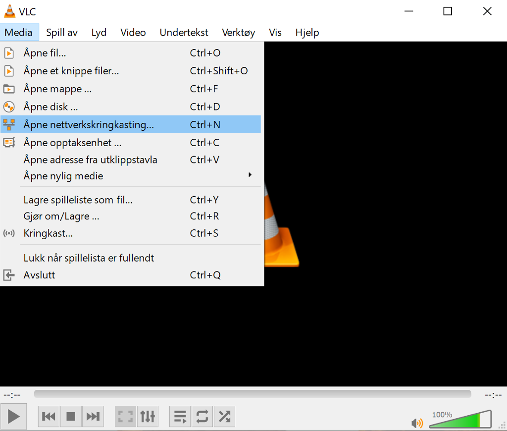 VLC er åpent, menyen "Media" er åpnet, og "Åpne nettverkskringkasting" er valgt. Skjermbilde.