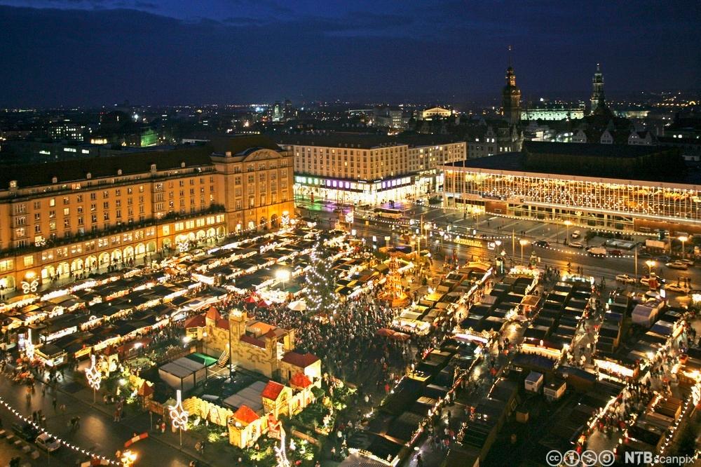 Oversiktsbilde av julemarkedet i Dresden. Foto.
