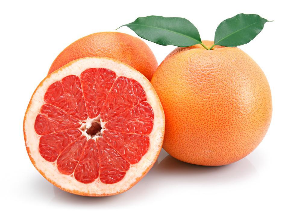 To hele og en halv grapefrukt. Foto.