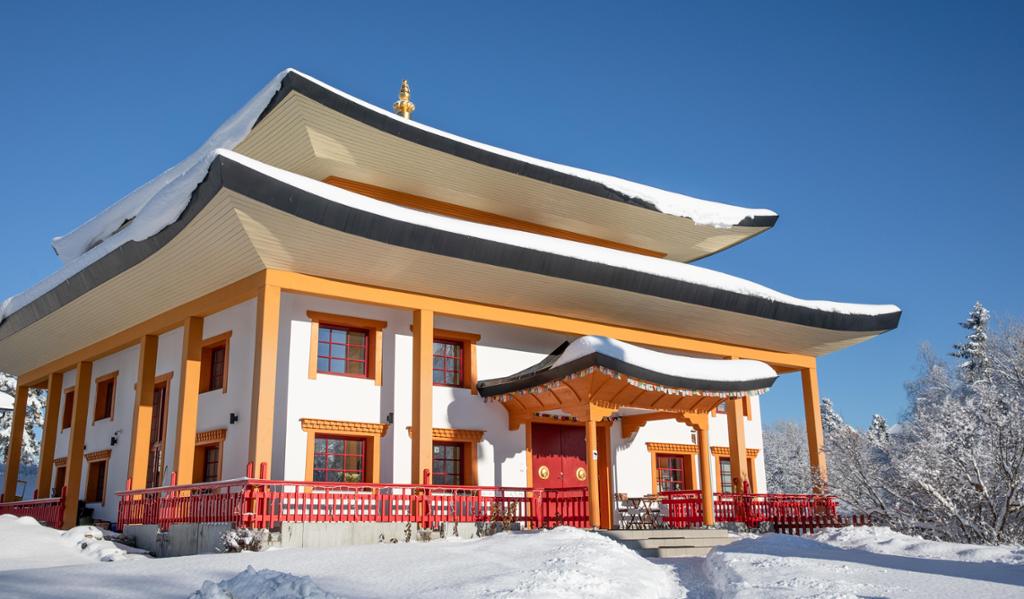 Fasadebilde av et buddhisttempel. Foto.