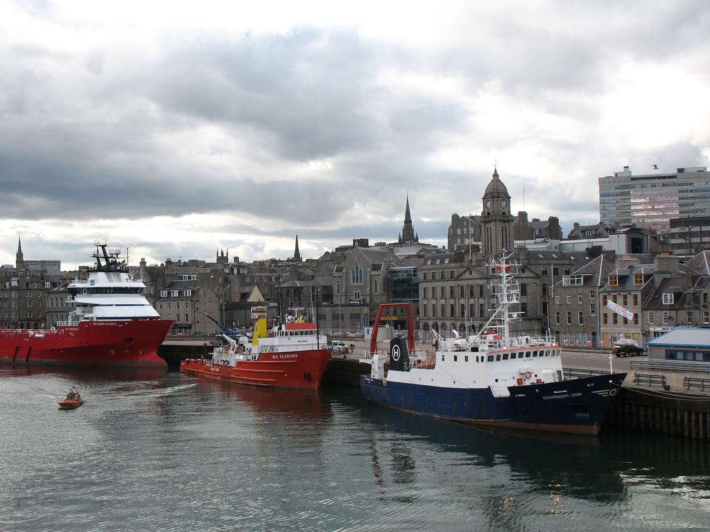 Aberdeen trawlers. Photo.