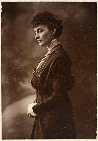 Portrett av den norske kvinnesaksforkjemperen Katti Anker Møller, ca 1910. Foto.
