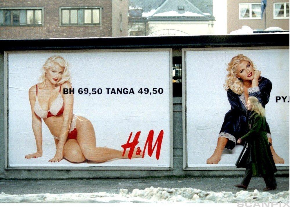 Anna Nicole Smith på reklameplakater for H&M. Foto.