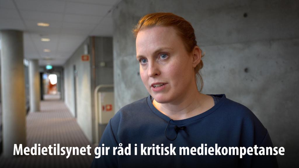 Kristine Meek fra Medietilsynet gir råd i kritisk mediekompetanse. Bilde fra video.