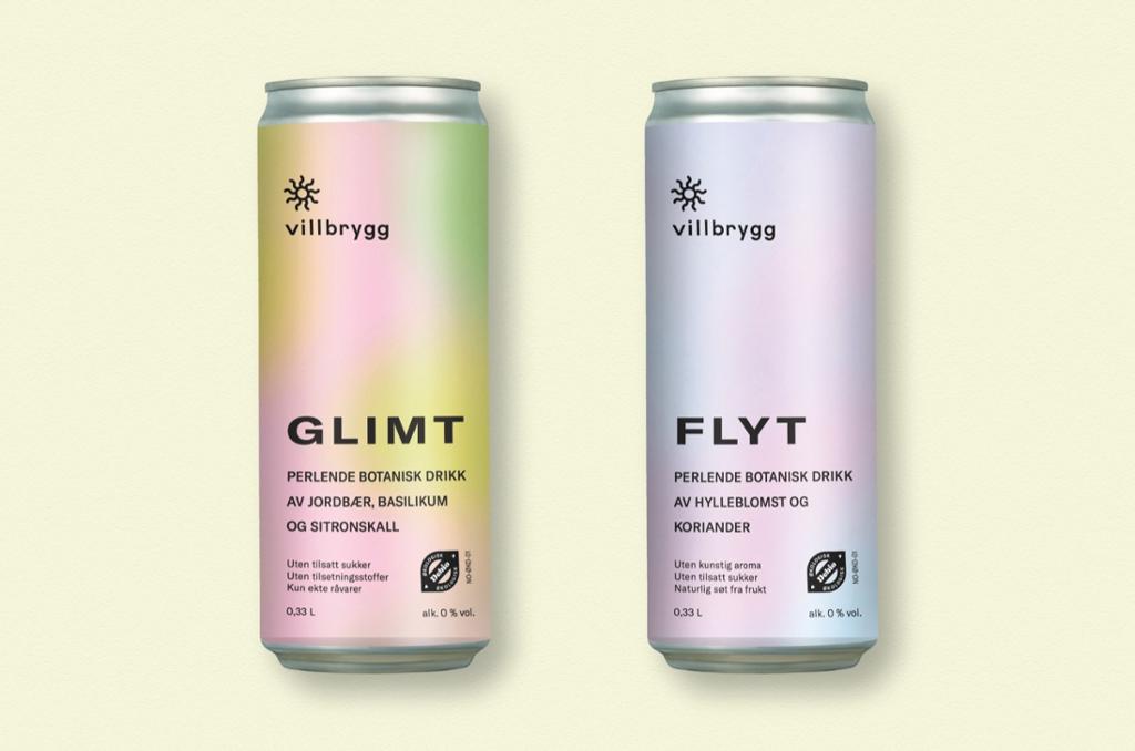 To aluminiumsbokser med Villbrygg-drikke foran en lys bakgrunn. Boksen til venstre, med navnet Glimt, har smak av jordbær, basilikum og sitronskall. Boksen til høyre, med navnet Flyt, har smak av hylleblomst og koriander. Foto.