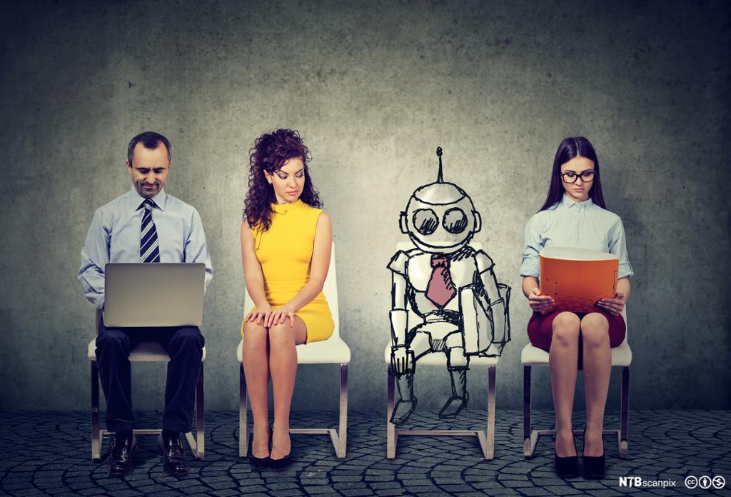 Jobbsøkere sitter i kø sammen med en robot. Foto.
