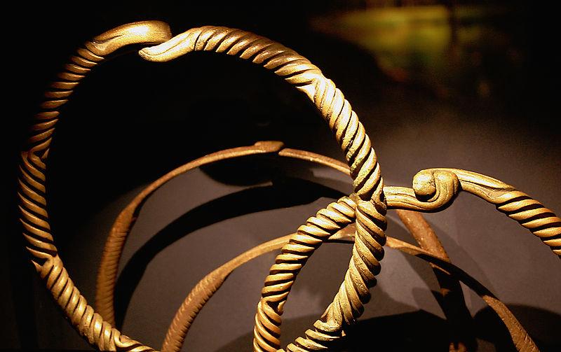 Parvise bronseringer fra et funn i Danmark. Datert til sen bronsealder 600-500 f.Kr. Foto.