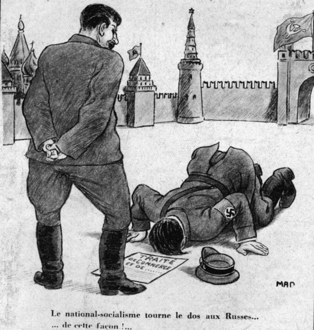 Ein mann i tysk uniform med hakekors bøyer seg i støvet for ein russar i ein festning der kommunistiske flagg vaiar i vinden. Illustrasjon.