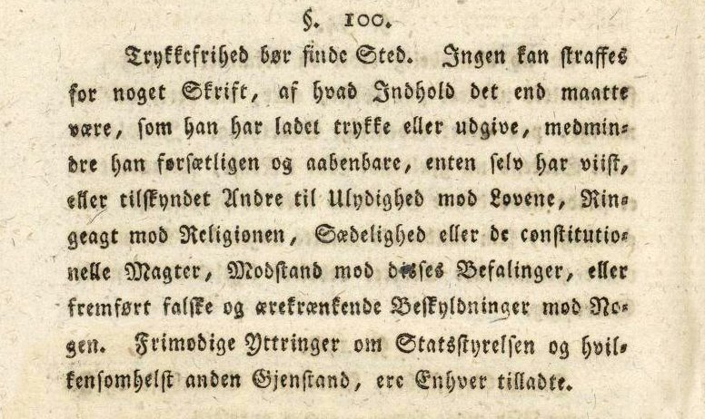 Trykt utgave fra 1814 av Norges Grunnlovs paragraf 100, som utdypes i det ti linjer lange utsnittet. Faksimile.