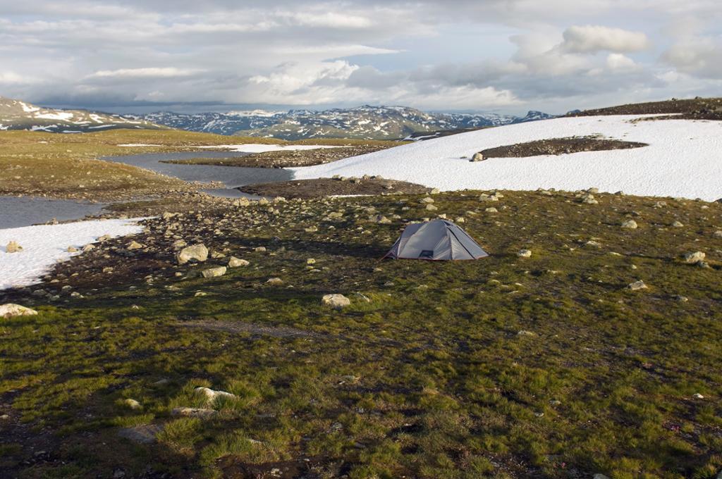 Fjelllandskap med snø. Foto