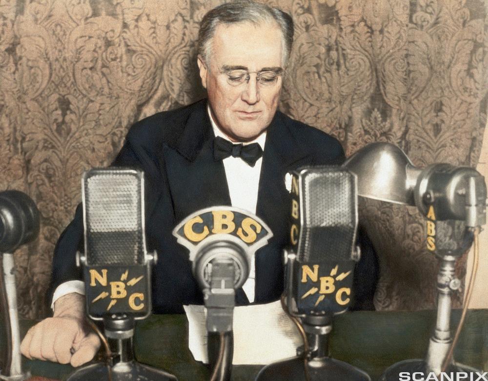 Franklin Roosevelt Delivers Radio Address. Photo.