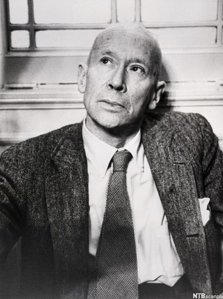 Photo of E.E. Cummings