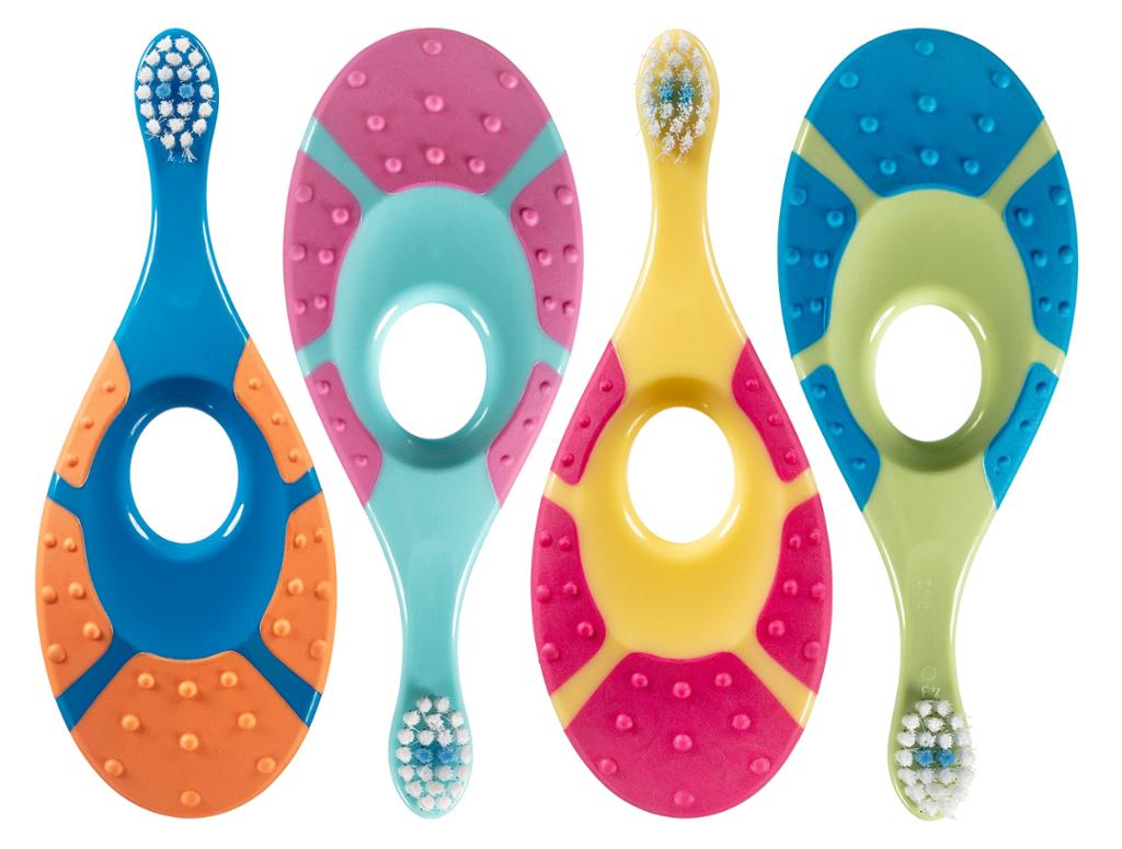 Fire fargerike tannbørster til barn. Foto.