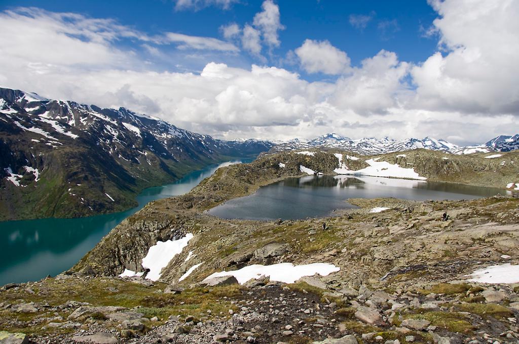 Besseggen – alpint landskap og innsjøer. Foto.