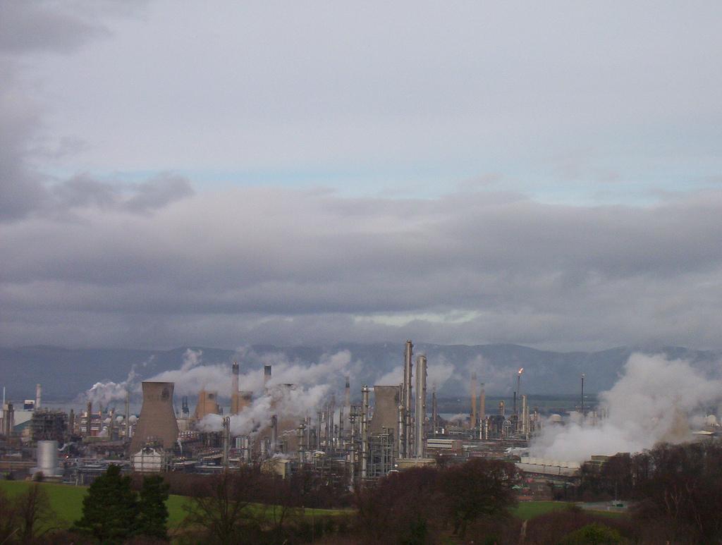 Central Lowlands, Industry at Grangemouth. Photo.