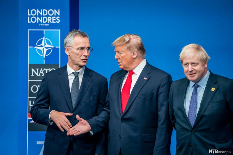 Fra NATO-toppmøte i London i desember 2019. Jens Stoltenberg, Donald Trump og Boris Johnson. Foto. 