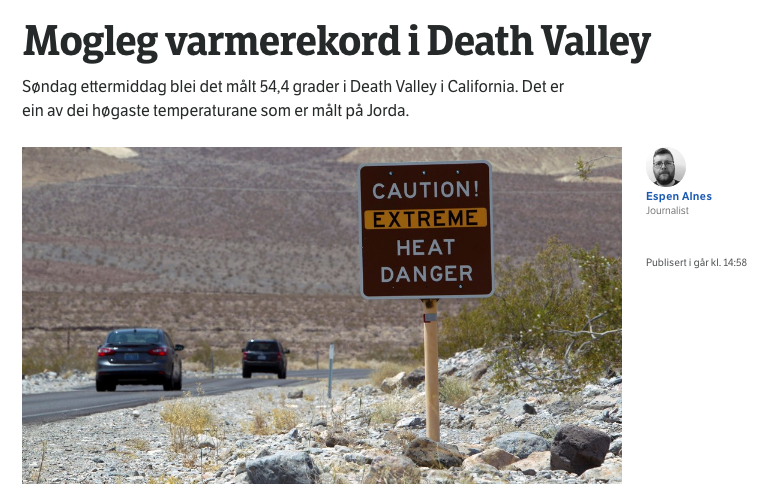 Nyhetssak fra nettsidene til NRK. Overskriften er "Mogleg varmerekord i Death Valley". I ingressen står det "Søndag ettermiddag blei det målt 54,4 grader i Death Valley i California. Det er ein av dei høgaste temperaturane som er målt på jorda.". Under ingressen er det et bilde av biler som kjører på en vei i et ørkenaktig landskap. Til høyre for veien, i forgrunnen, er det et skilt med påskriften "CAUTION! EXTREME HEAT. DANGER". Skjermdump.
