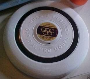 Frisbee med OL-ringene i midten. Foto.