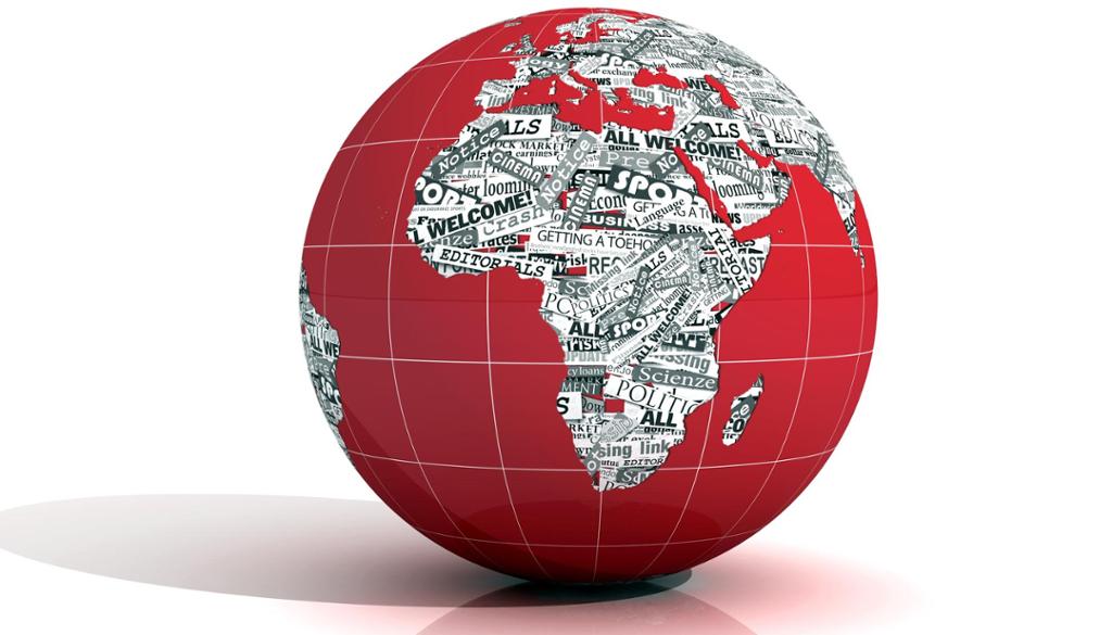 Rød globus der det afrikanske kontinentet er dekket med avisoverskrifter. Illustrasjon.