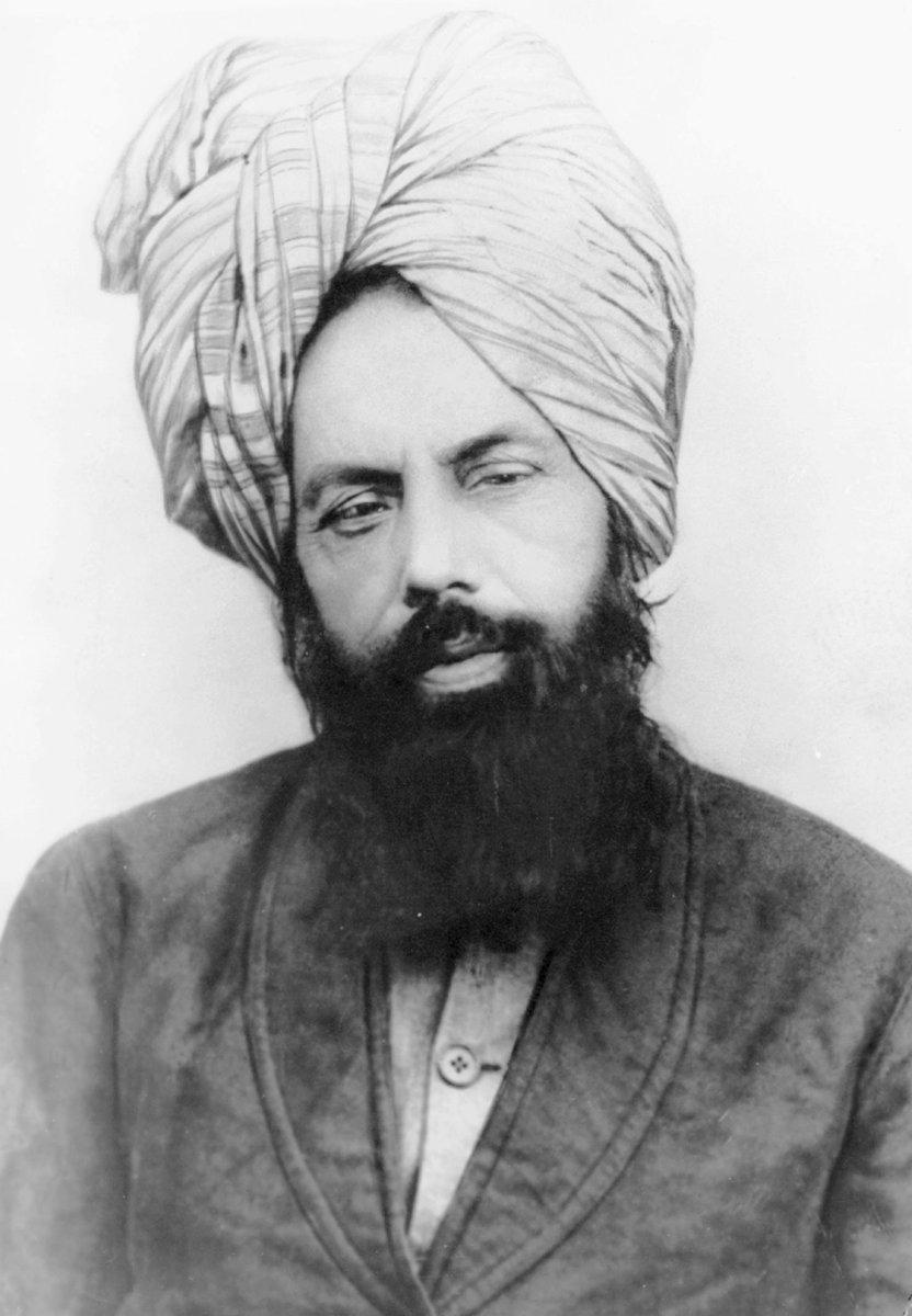 Portrett av mann med skjegg og turban. Svart/hvitt-foto.