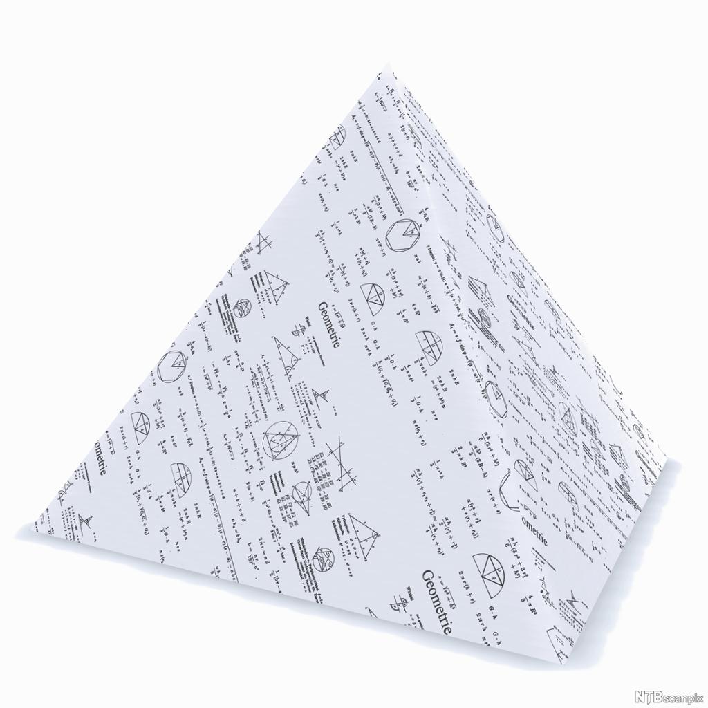 Pyramide laget av papirer med formler og geometri på. Foto.