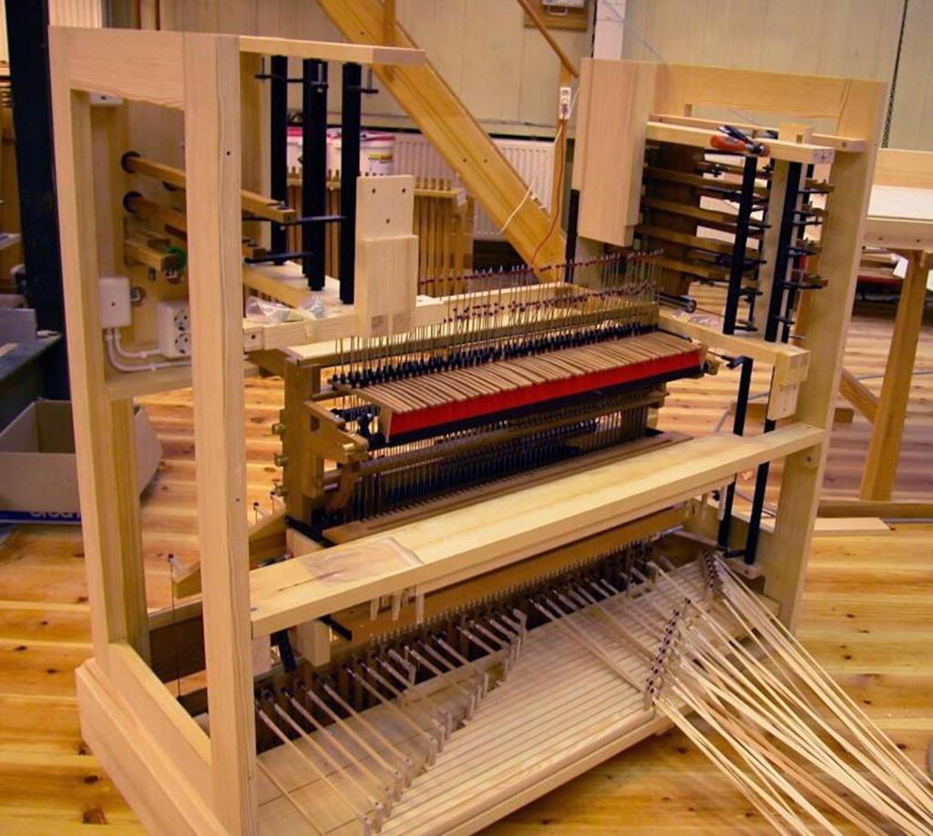 Fotografi av et orgel under bygging.