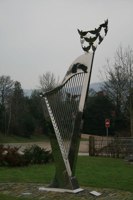 Llangollen harp. Photo.