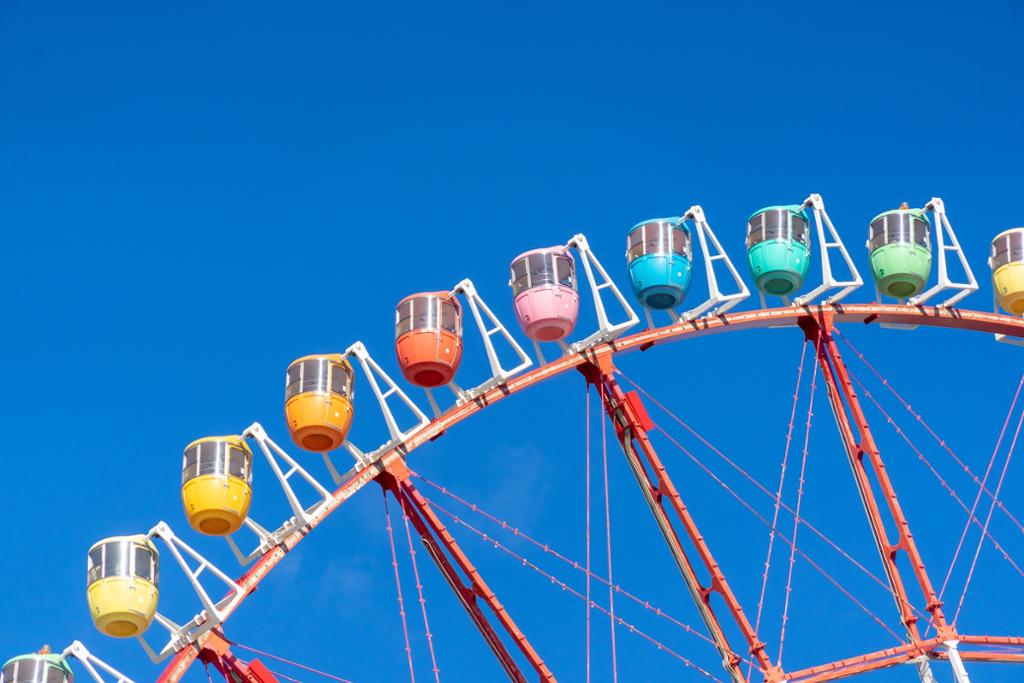 A colourful ferris wheel. Photo.