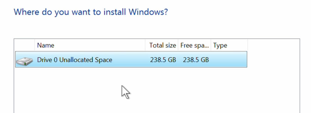 Liste med bare én linje, denne sier "Drive 0 Unnallocated Spare, Total size 238 GB, Free space 238 GB. Skjermbilde fra Windows Server 2019