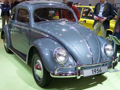 Blå Volkswagen boble av typen Käfer fra år 1956.