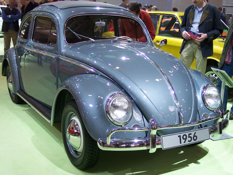 Blå Volkswagen boble av typen Käfer fra år 1956. Foto.