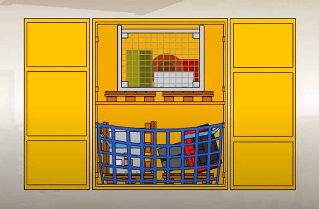 Innhold i en konteiner er satt på paller og sikret med lastenett og nettinggrind. Illustrasjon.