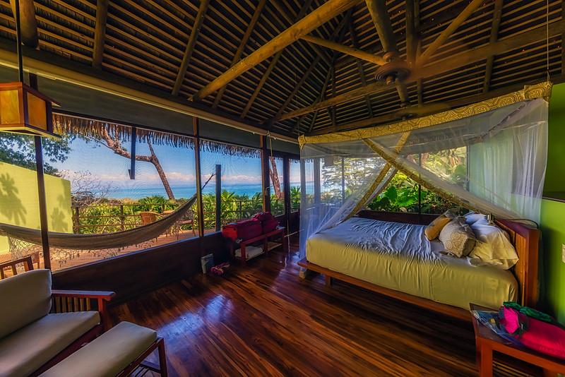 Fotografi fra et av rommene på Lapa Rios Eco Lodge på Costa Rica.