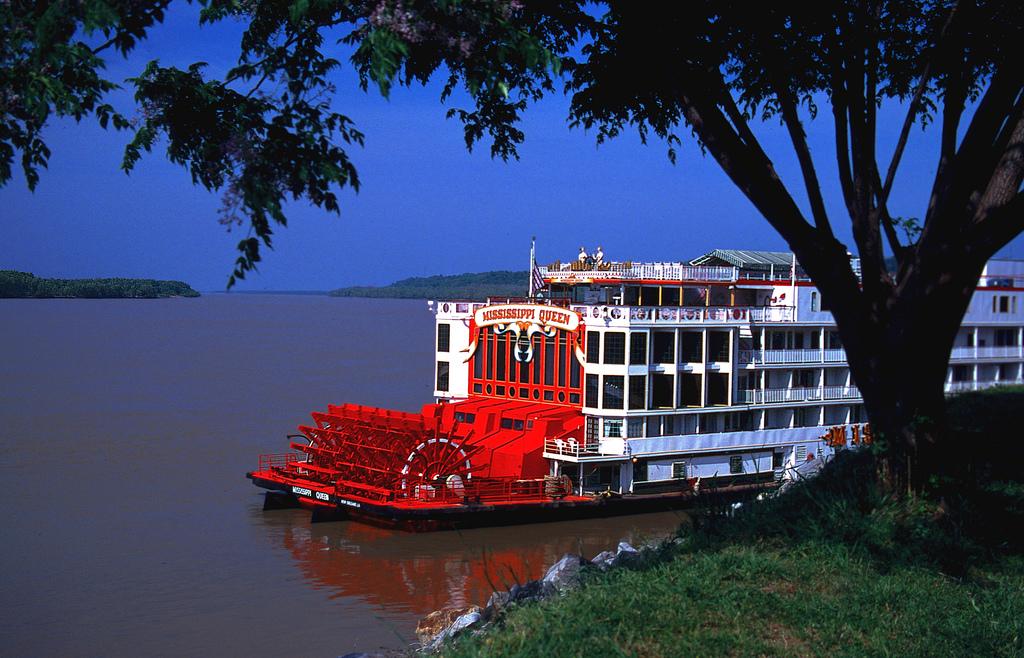 Steamboat Mississippi Queen