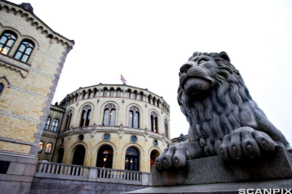 Stortingsbygningen. Foto.