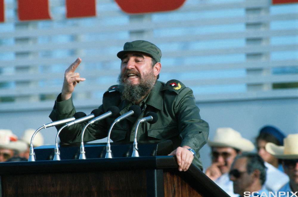 Fidel Castro Speaking