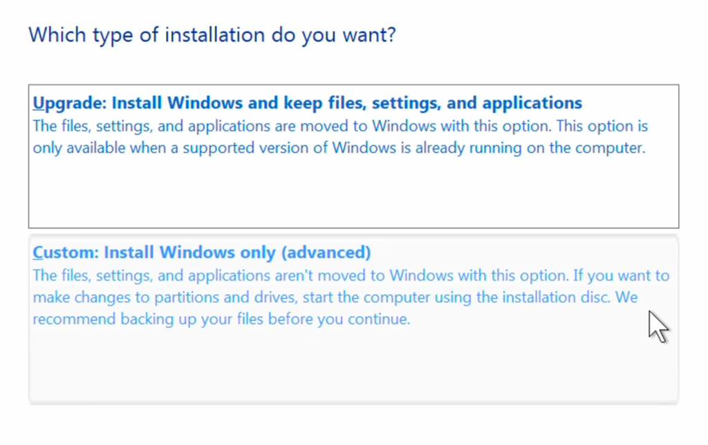Vindu med to hovedvalg, enten oppgradere tidligere installasjon eller avansert installasjon. Skjermbilde fra Windows Server 2019