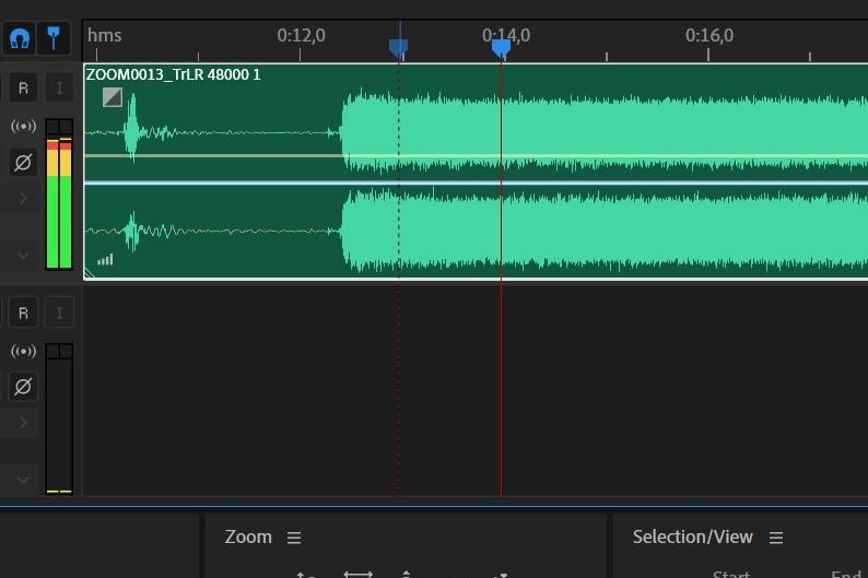 Den røde streken på lydfilen i lydsporet i lydredigeringsprogrammet Audition er markøren. Skjermbilde.