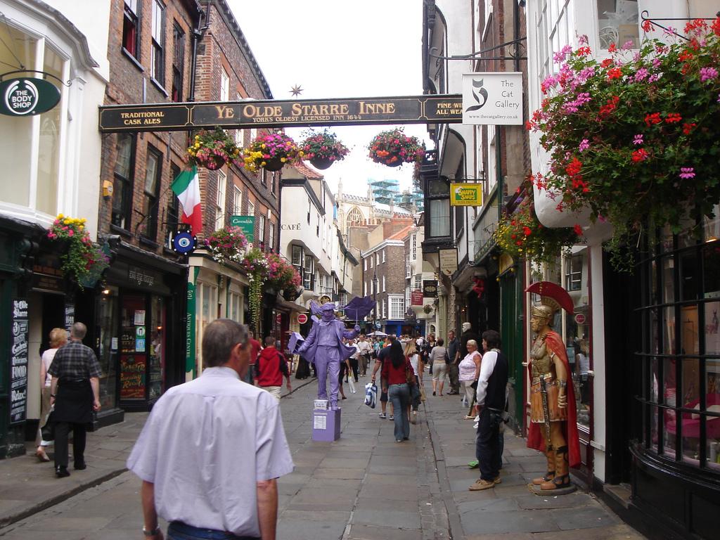 Street life in York. Photo.