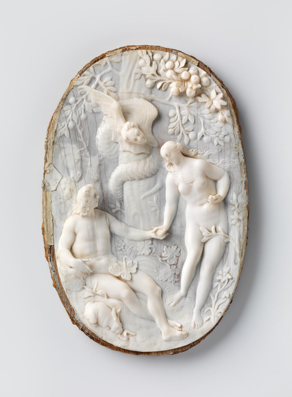Adam og Eva blir drevet ut av Paradis. Foto av relieff i elfenben.
