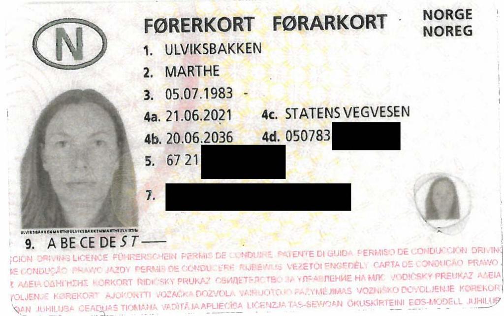 Framsida på et førerkort. Foto.