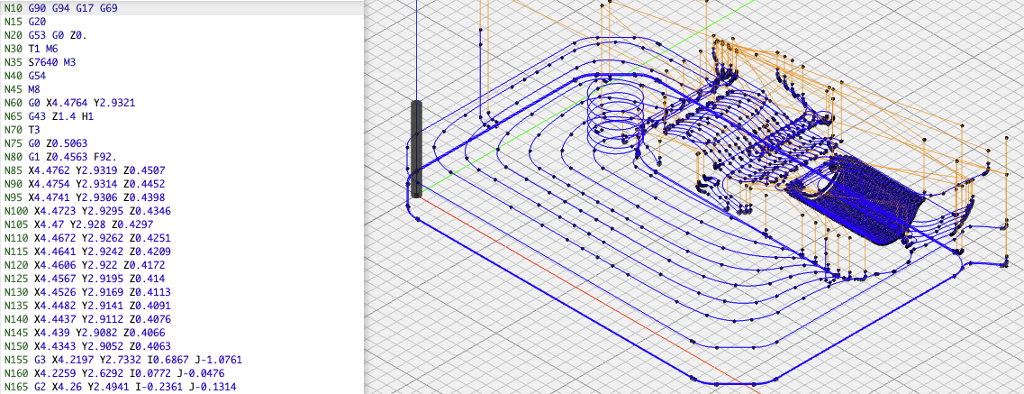 Til venstre blokknummerert G-kode for bruk på CNC-fres. Til høyre illustrasjon av generert verktøybane for fresing. Skjermbilde.