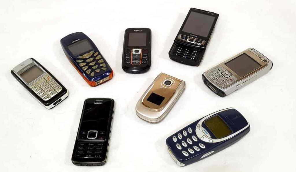 Eldre mobiltelefoner fra Nokia. Foto. 