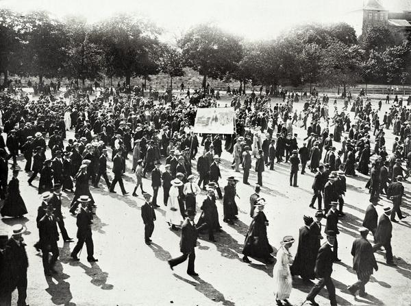 Demonstrasjon mot matmangelen og dyrtid på Akershus Festning 6. juni 1917