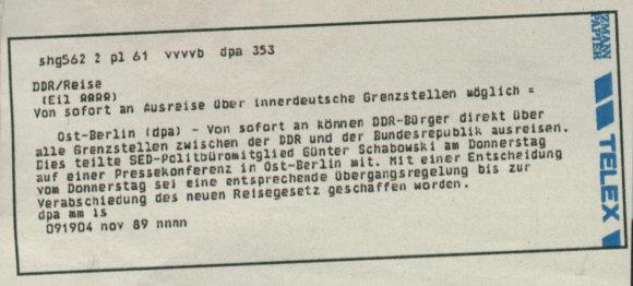 Pressemeldingen fra 9. november 1989 om at DDR-borgere er fri til å forlate landet. Bilde.